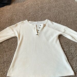 A baggy look, and a plain white nice and soft shirt!